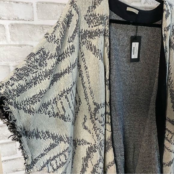 Skin White & Black Casual Cardigan - Picture 3 of 11